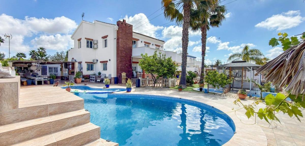 Продажа отдельного шале в Casa o chalet en Calle Baja, Centro de la Ciudad Quesada, Rojales, Рохалес photo 1
