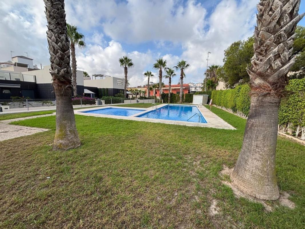 Продажа таунхауса в Chalet adosado en Calle Paso de Calais, 420, Villamartín, Orihuela , Ориуэла photo 1
