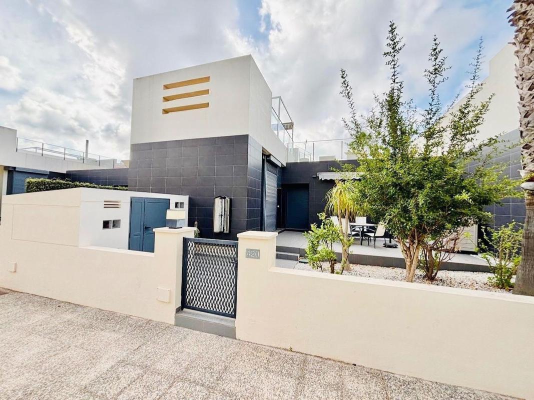 Продажа таунхауса в Chalet adosado en Calle Paso de Calais, 420, Villamartín, Orihuela , Ориуэла photo 4