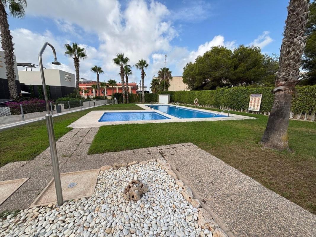Продажа таунхауса в Chalet adosado en Calle Paso de Calais, 420, Villamartín, Orihuela , Ориуэла photo 5