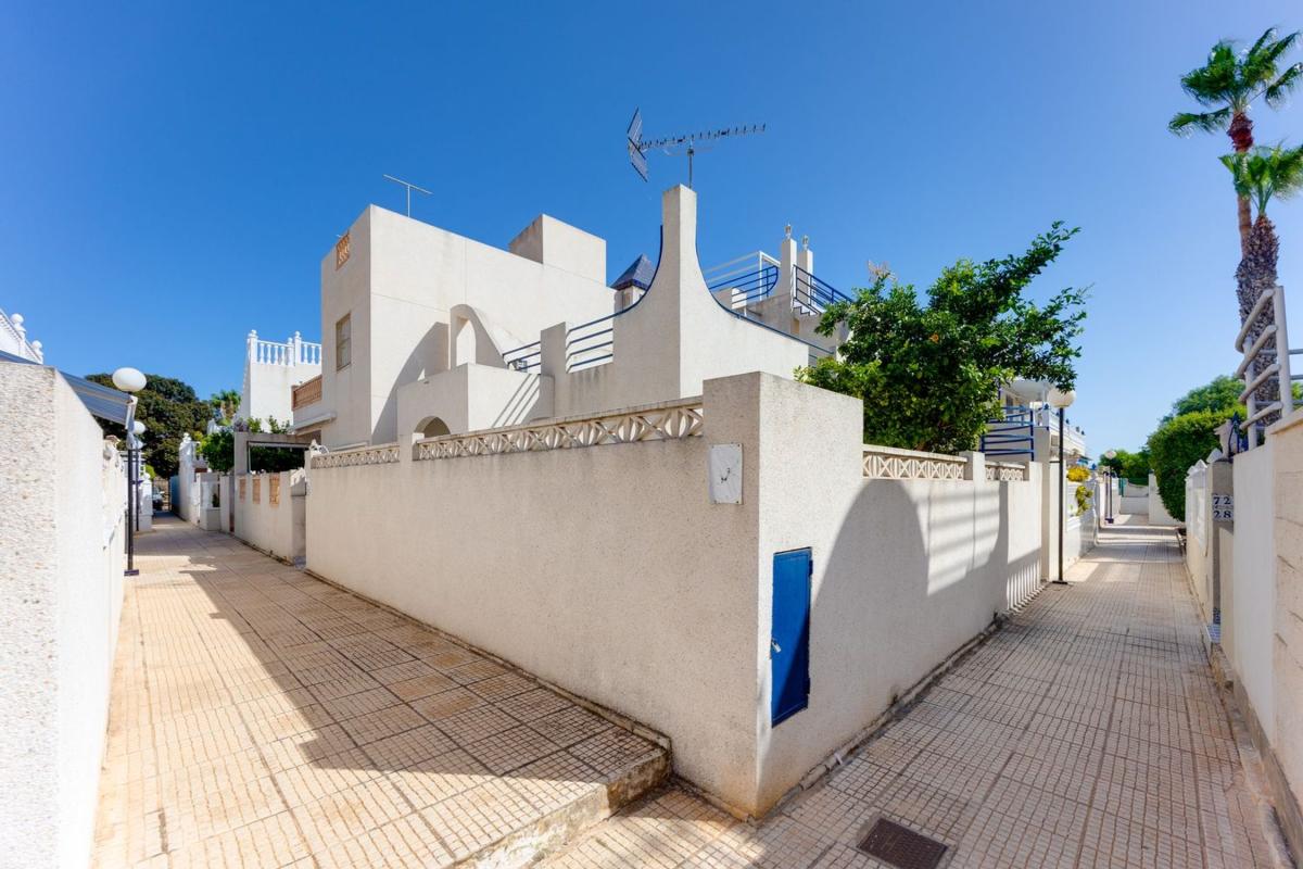 Venta de chalet adosado en Chalet adosado en Urbanización Doña Inés, 72, La Siesta - El Salado - Torreta, Torrevieja , Torrevieja photo 5