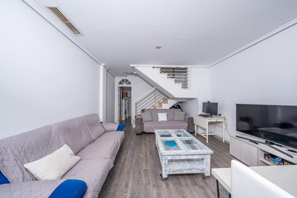 Venta de chalet adosado en  Chalet adosado en Calle Jávea, Zona Deportiva-Nuevo Altabix, Elche / Elx , Elche / Elx photo 3