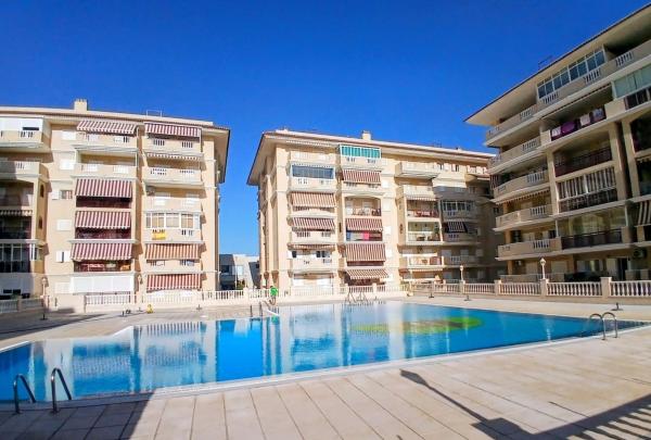 Venta de piso en Piso en Los Europeos, Torrevieja, Torrevieja
photo 1