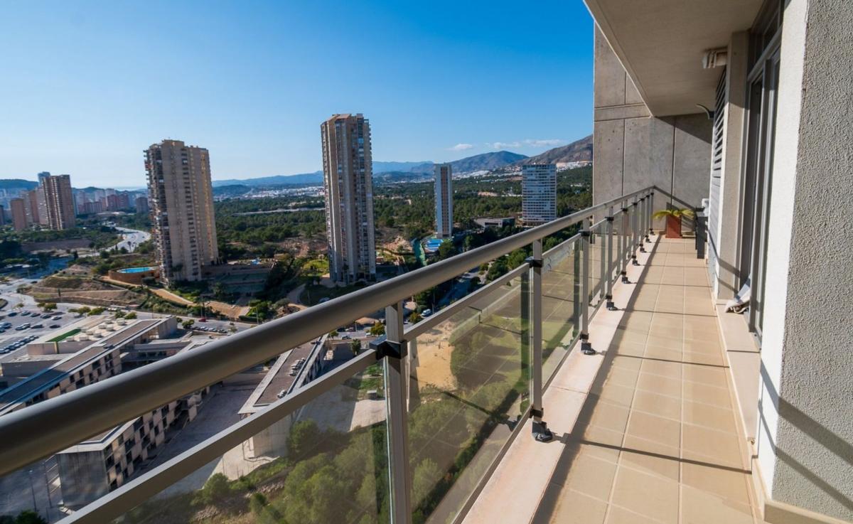 Продажа квартиры на Piso en Calle Presidente Adolfo Suárez, Pueblo Poniente, Benidorm, Бенидорм
photo 1