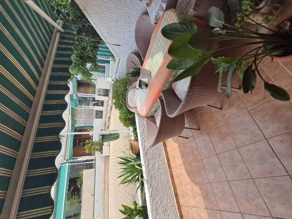 Chalet adosado en Av Inglaterra, 10, Pueblo Levante, Benidorm photo 1