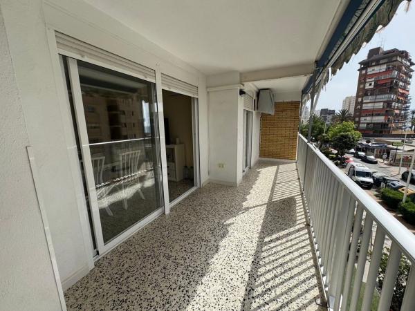 Продажа квартиры на Piso en Calle Santander, 18, Playa de Poniente, Benidorm, Бенидорм
thumbnail 3