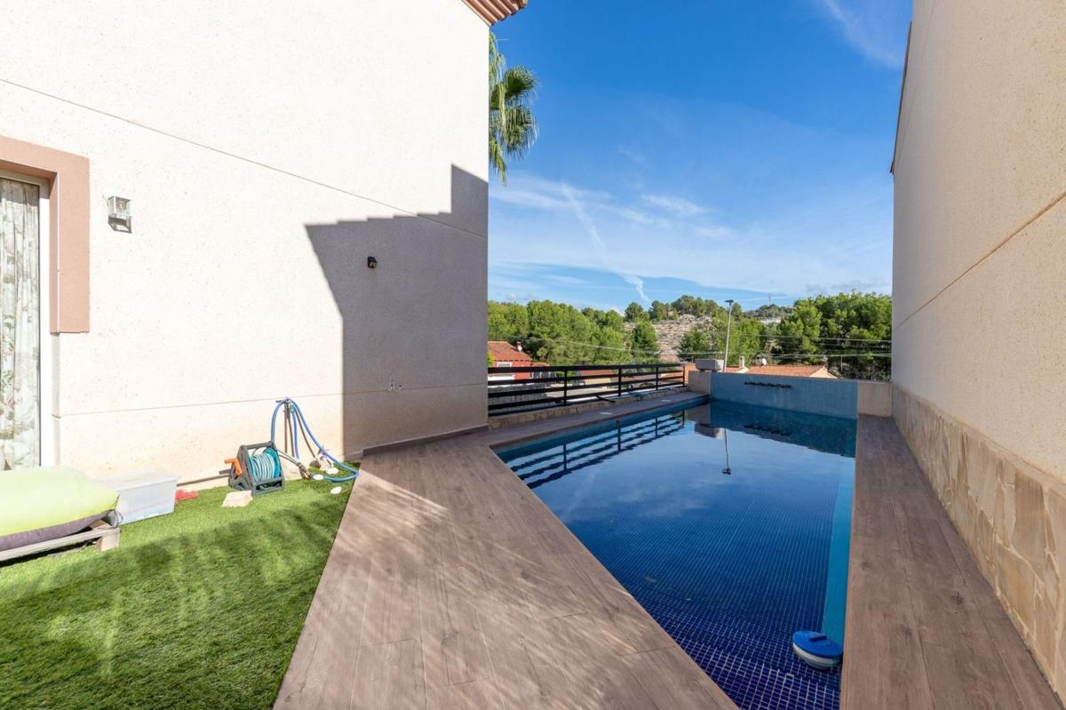Properties for sale and rent in Spain photo 5