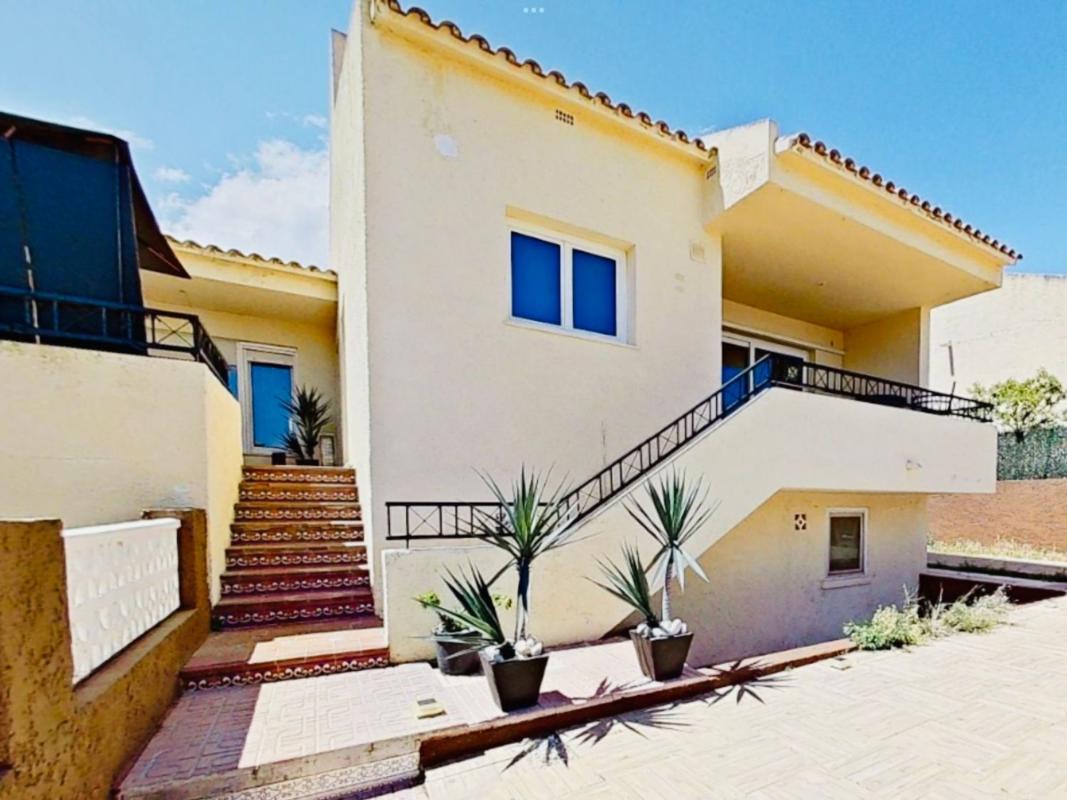 Properties for sale and rent in Spain photo 2