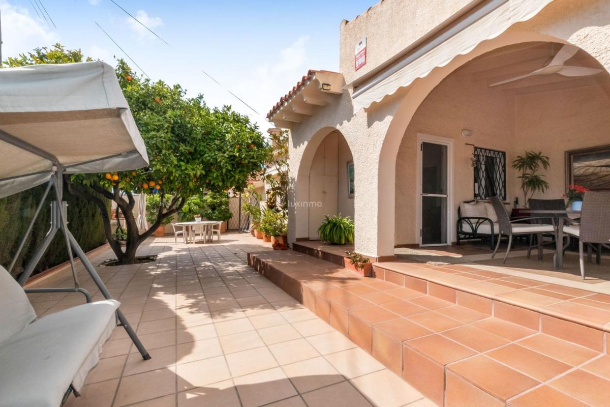 Properties for sale and rent in Spain photo 2