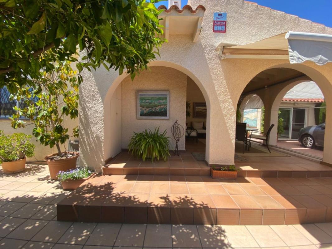 Properties for sale and rent in Spain photo 3
