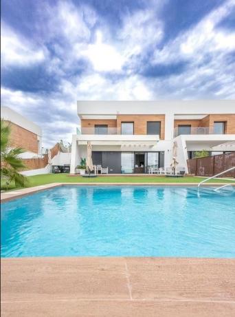 Chalet adosado en Benidorm Villas DeLuxe, Playa de Poniente, Benidorm photo 1