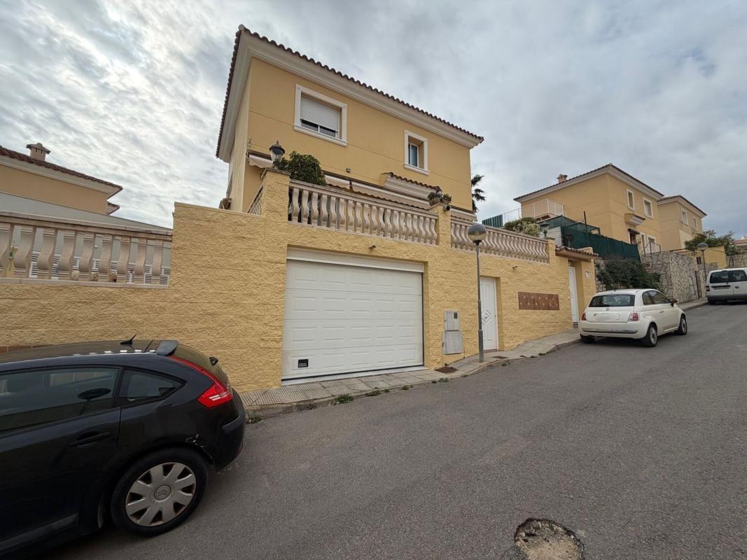 Properties for sale and rent in Spain photo 1