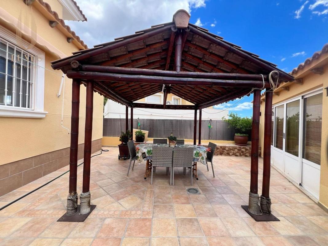 Properties for sale and rent in Spain photo 5