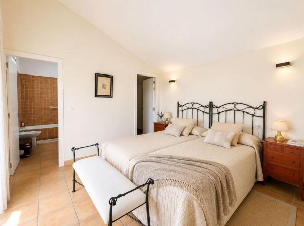 Продажа квартиры на Piso en Zona de Mascarat, Altea, Алтея
 photo 4