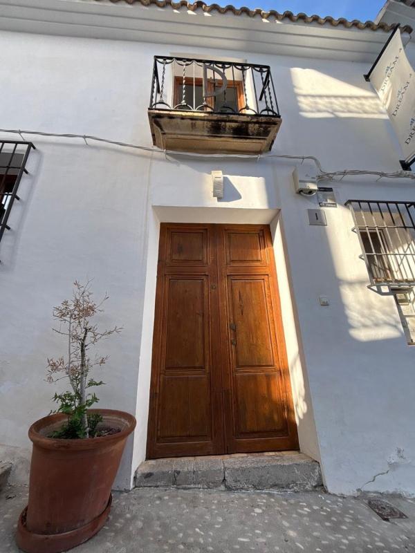 Propiedades en venta y alquiler en España photo 1