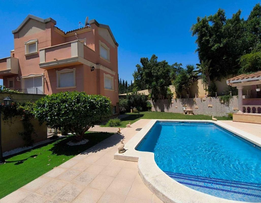 Propiedades en venta y alquiler en España photo 2