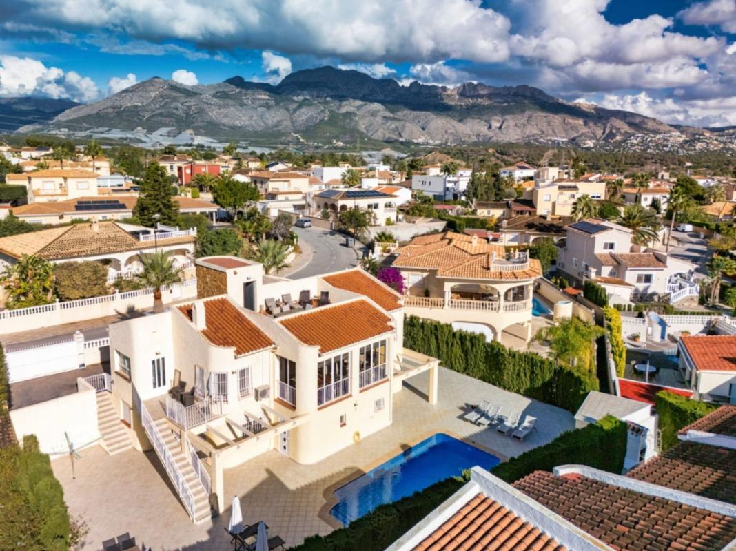 Propiedades en venta y alquiler en España photo 1