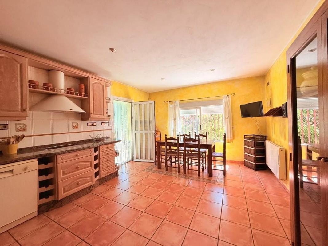 Properties for sale and rent in Spain photo 2