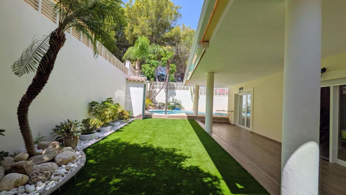 Sale of townhouse in  Chalet adosado en Calle Llissa, L'Albir, Alfaz del Pi , Alfaz del Pi photo 4