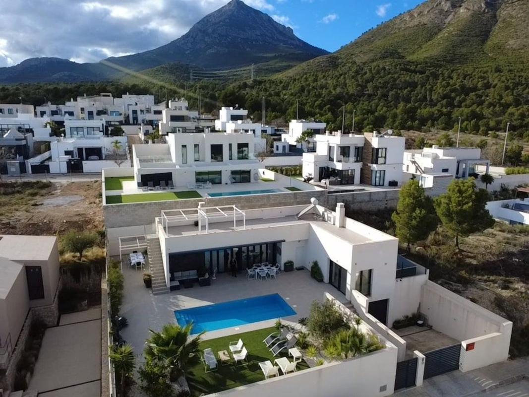 Properties for sale and rent in Spain photo 1