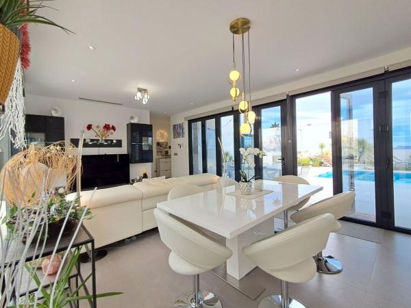 Chalet wolnostojący na sprzedaż w  Casa o chalet en La Nucia Pueblo, La Nucia, La Nucia photo 4
