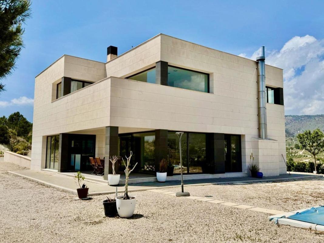 Propiedades en venta y alquiler en España photo 1