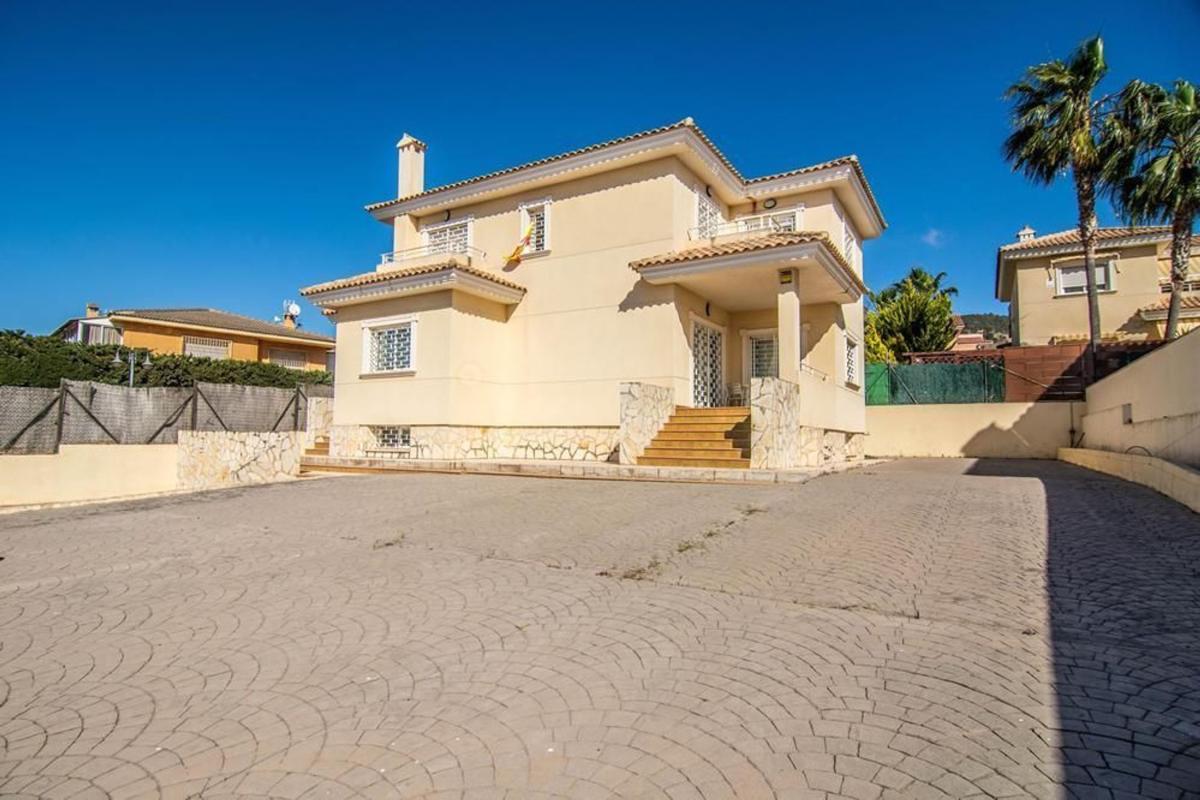 Propiedades en venta y alquiler en España photo 1