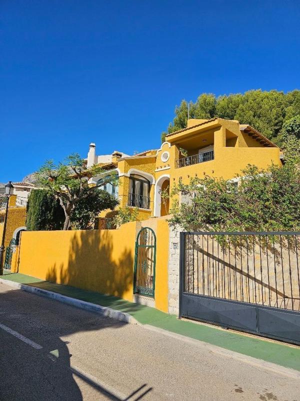 Properties for sale and rent in Spain photo 1
