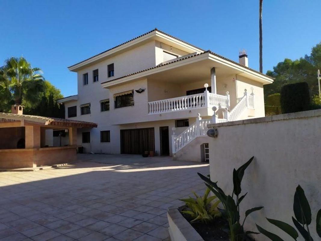 Properties for sale and rent in Spain photo 1