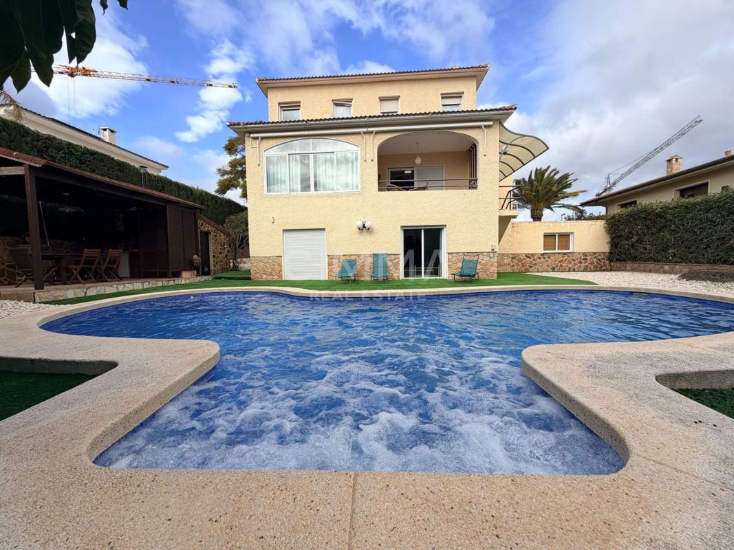Properties for sale and rent in Spain photo 3