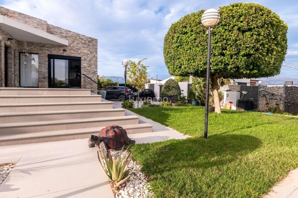 Properties for sale and rent in Spain photo 2