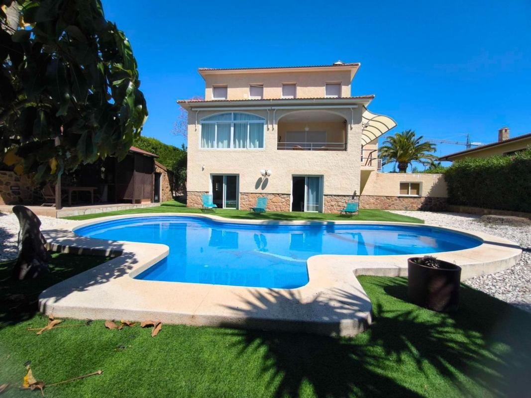 Properties for sale and rent in Spain photo 2