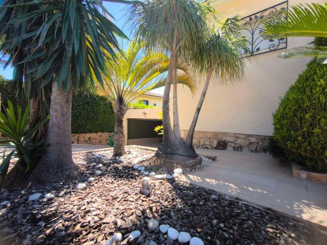 Properties for sale and rent in Spain photo 5