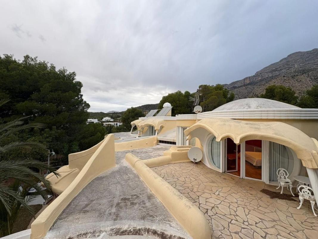 Properties for sale and rent in Spain photo 3
