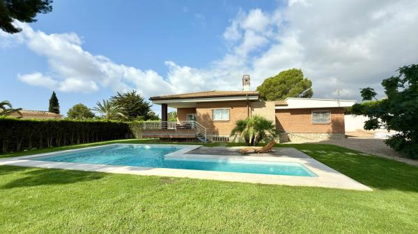 Casa o chalet independiente en Calle Sorolla, Pueblo Levante, Benidorm thumbnail 2