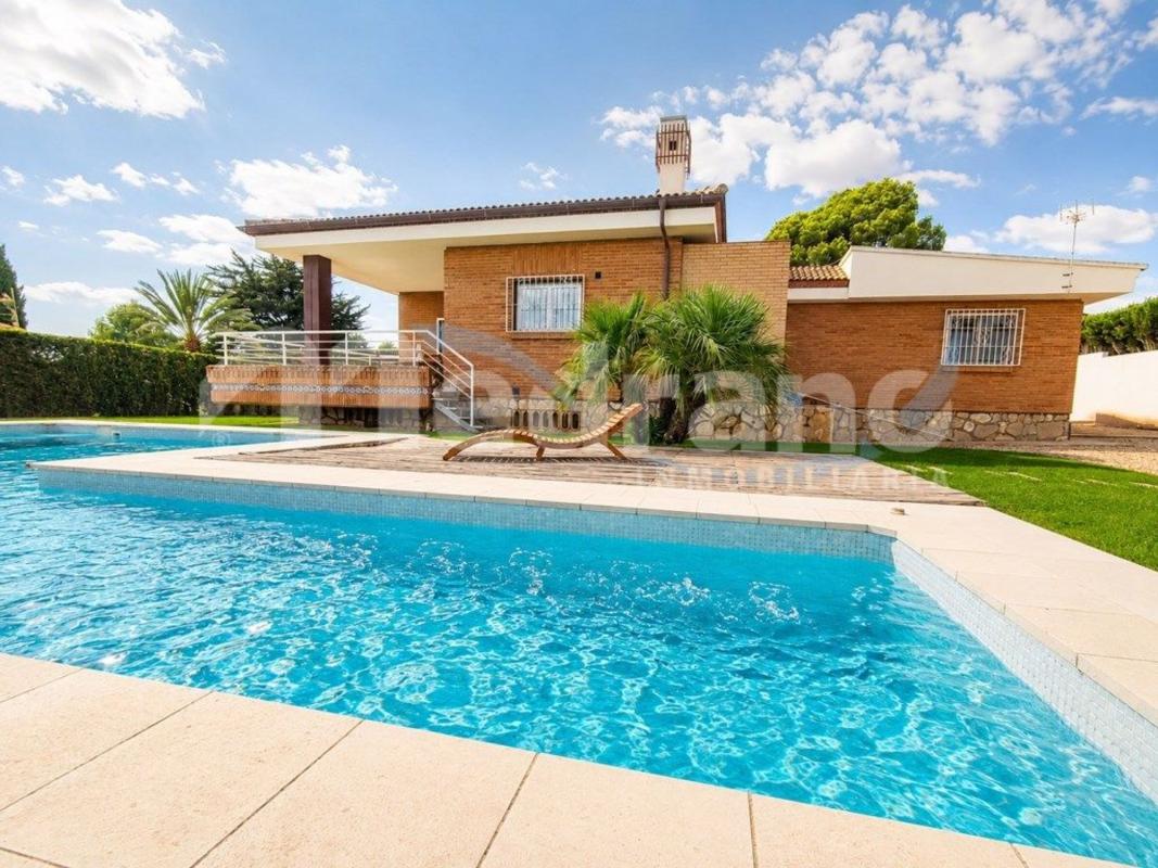 Properties for sale and rent in Spain photo 5