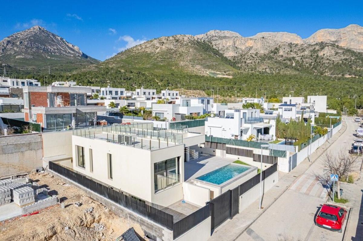 Properties for sale and rent in Spain photo 1