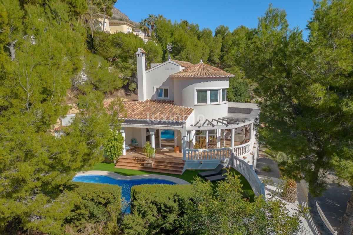 Properties for sale and rent in Spain photo 2