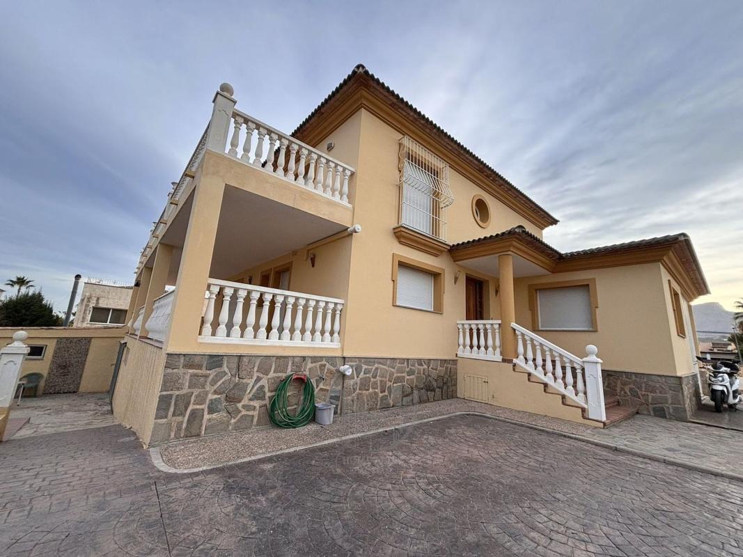 Sale of independent chalet in Casa o chalet en El Tossal-Bello Horizonte, La Nucia, La Nucia
photo 1