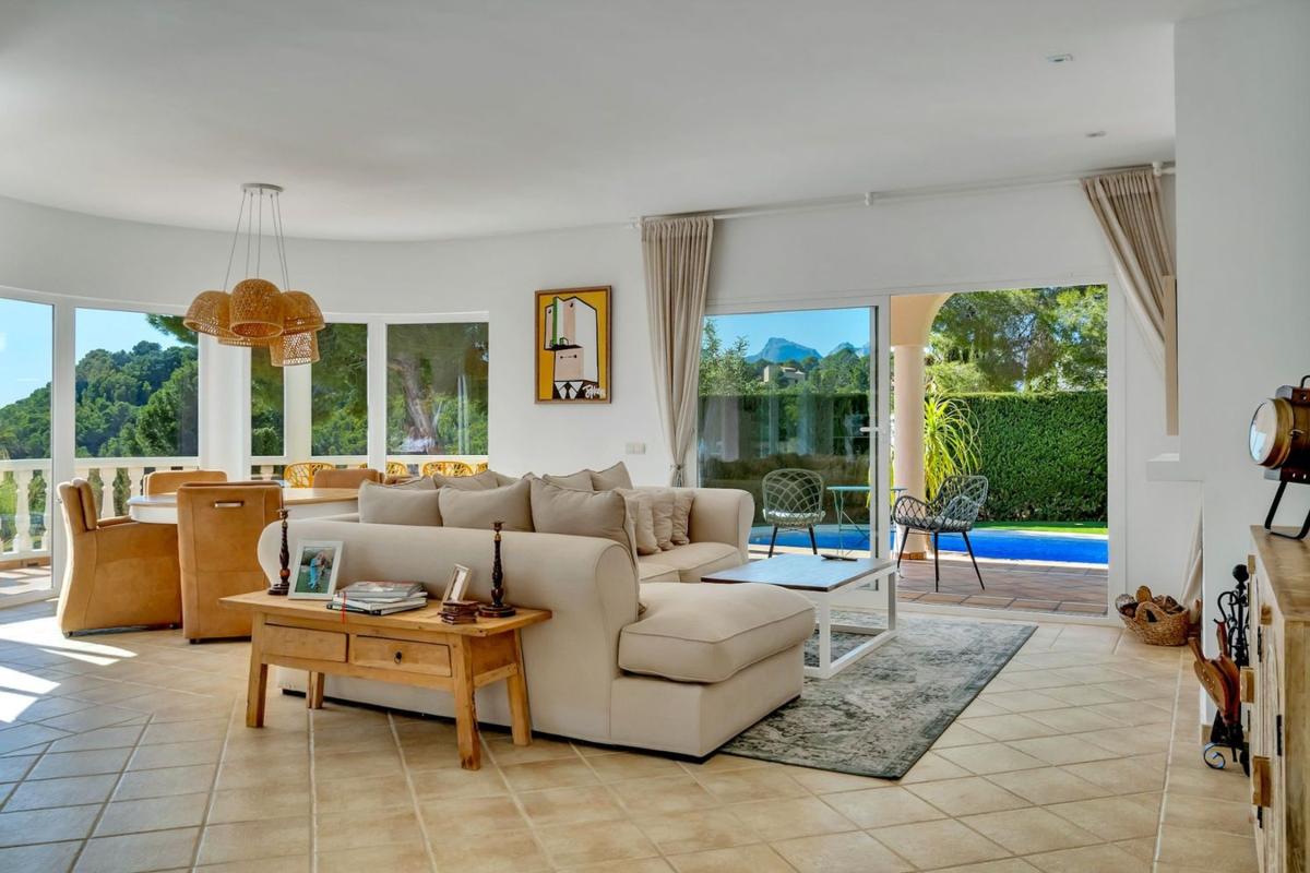 Properties for sale and rent in Spain photo 3