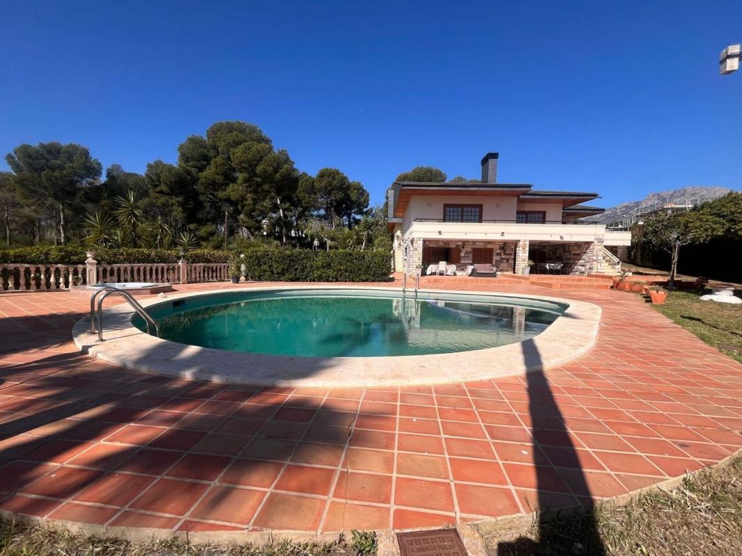 Properties for sale and rent in Spain photo 2