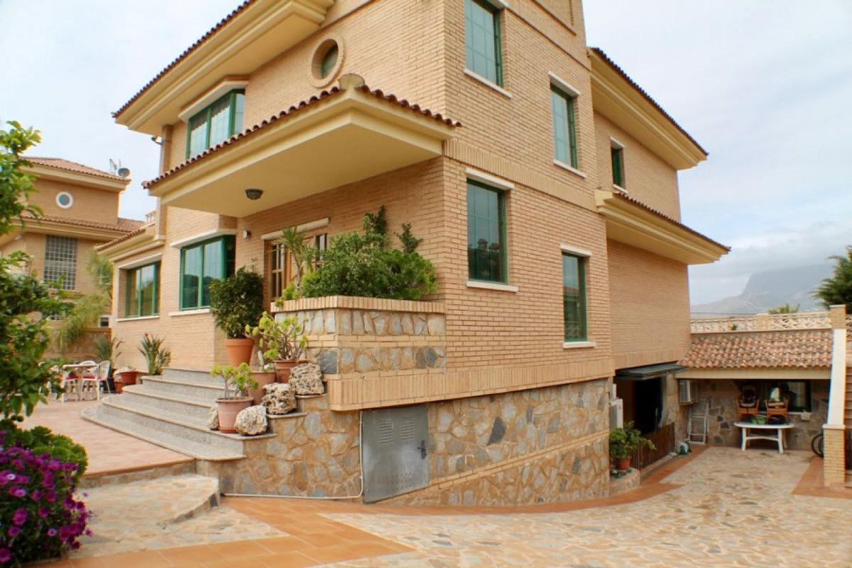 Properties for sale and rent in Spain photo 1