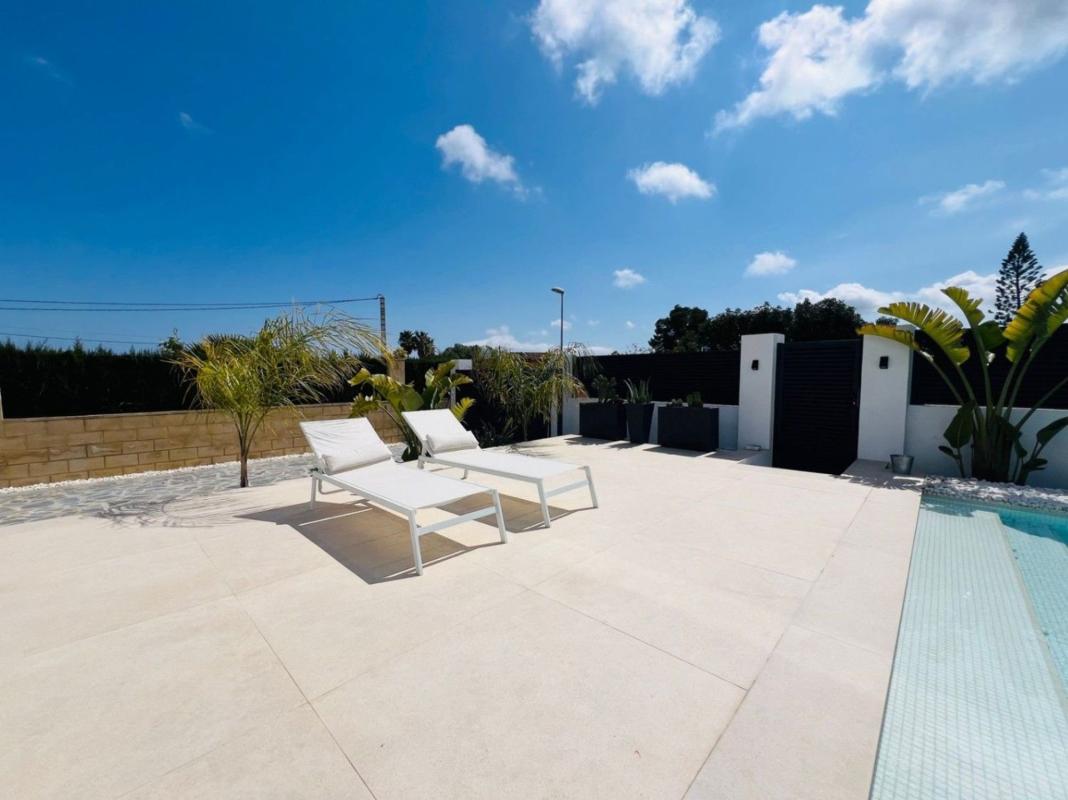 Properties for sale and rent in Spain photo 5