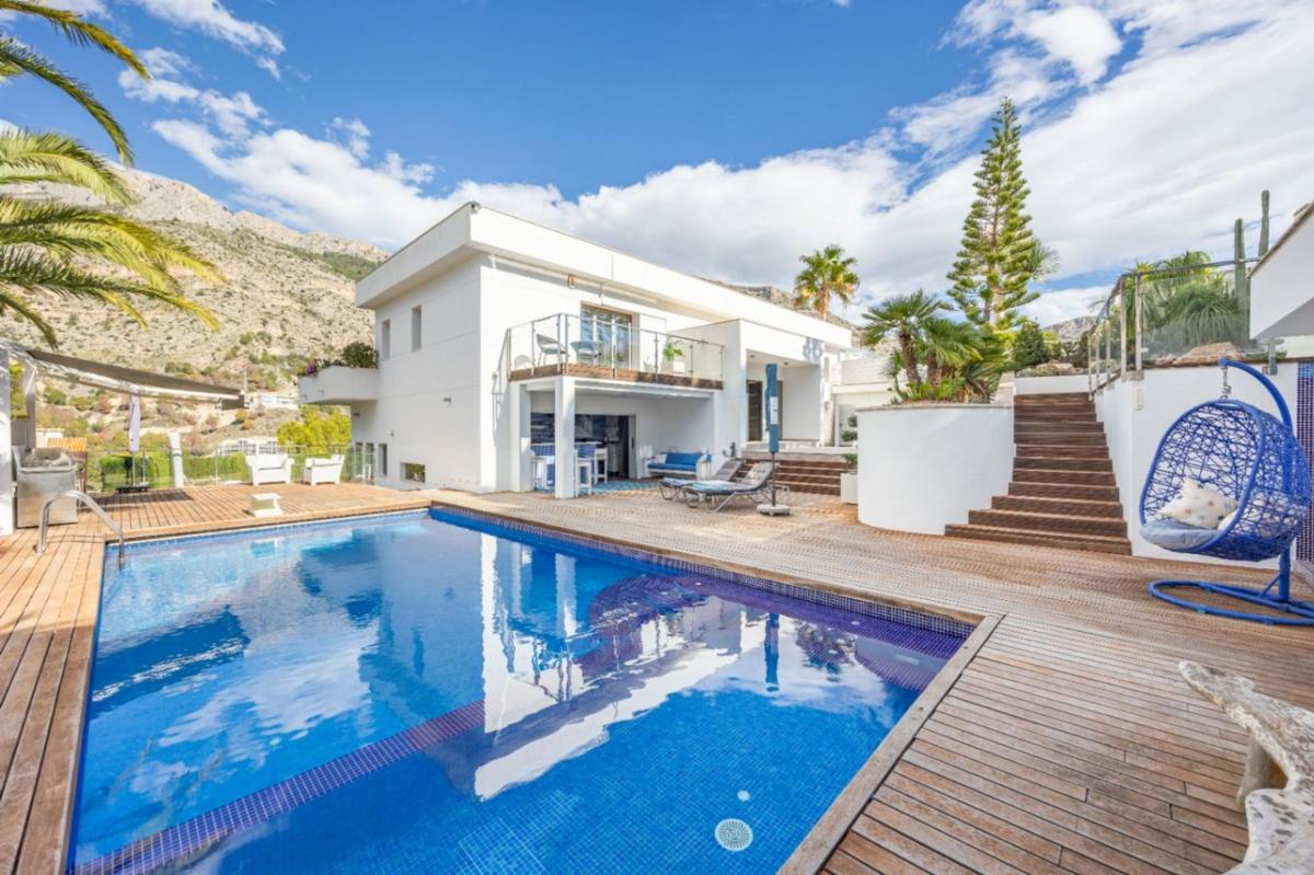 Properties for sale and rent in Spain photo 1