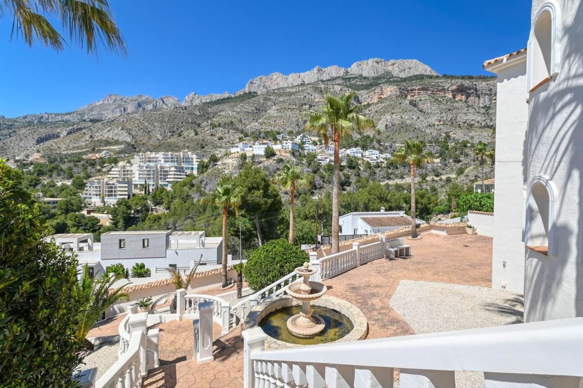 Properties for sale and rent in Spain photo 3