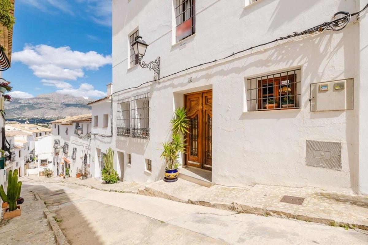 Properties for sale and rent in Spain photo 5