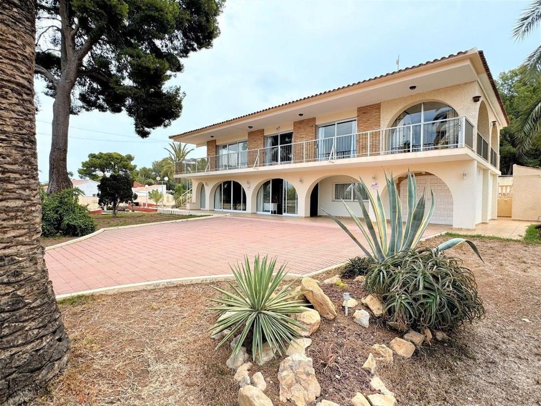 Propiedades en venta y alquiler en España photo 1