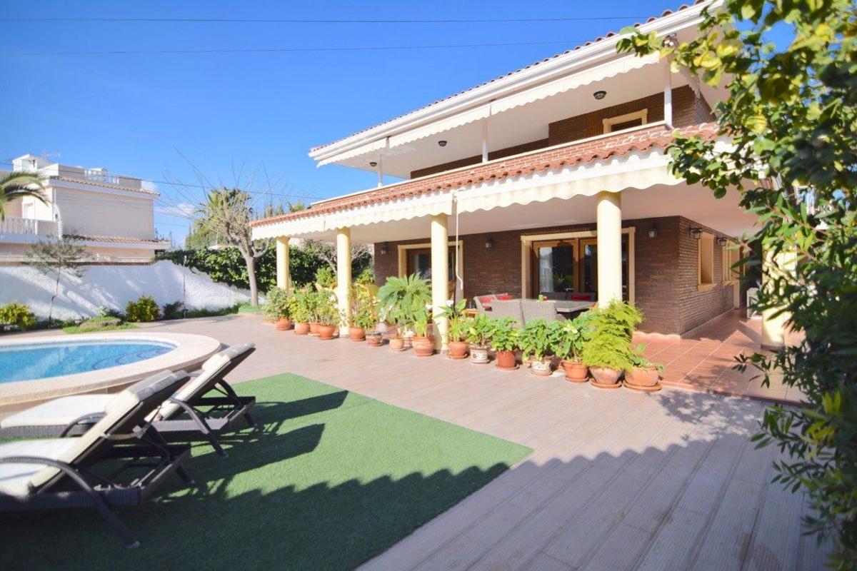 Properties for sale and rent in Spain photo 3