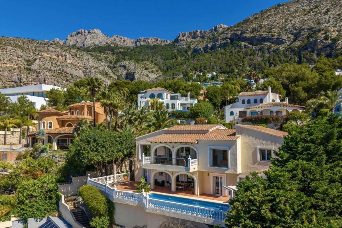 Properties for sale and rent in Spain photo 2