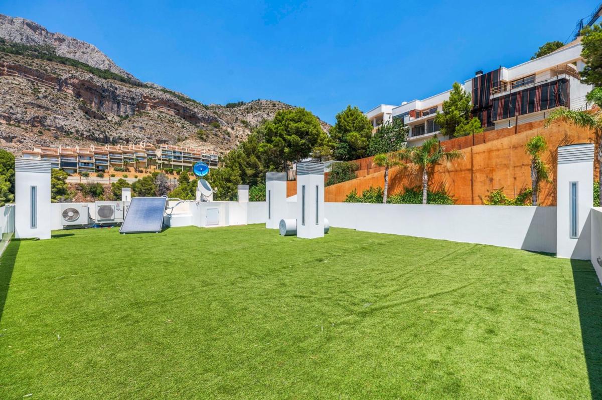 Properties for sale and rent in Spain photo 2